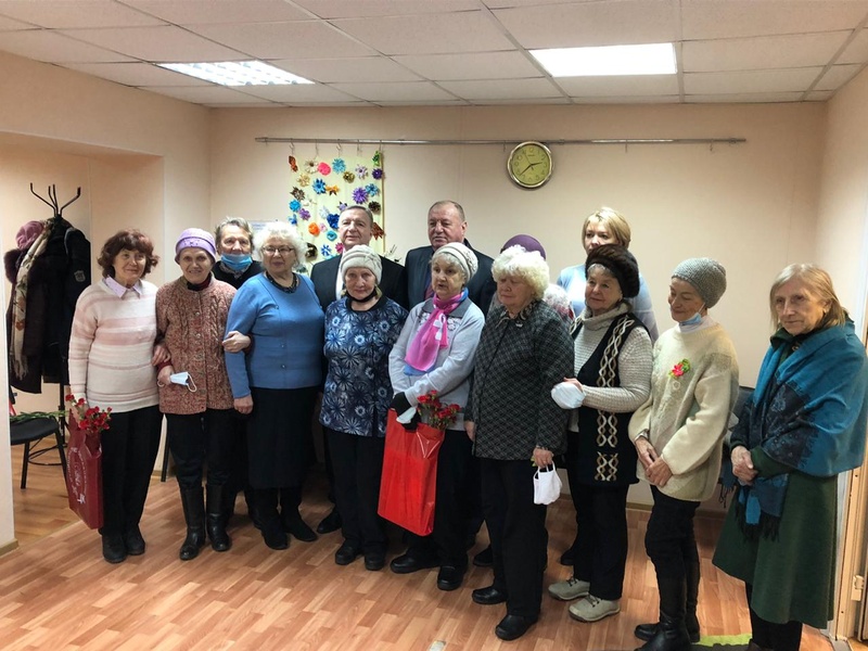 Депутат Никешин С. Н. поздравил блокадников Ленинграда с годовщиной полного снятия блокады Ленинграда!