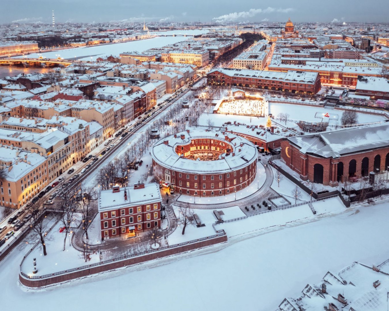 С 18 декабря 2022 по 8 января 2023 года в Санкт-Петербурге проходит Новогодний базар