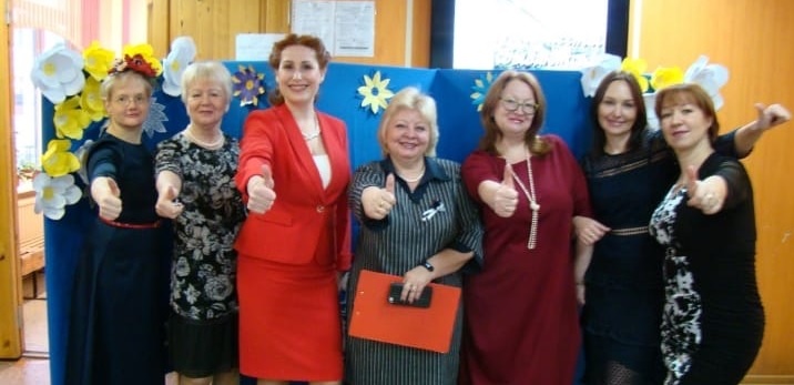 Депутат Законодательного Собрания поздравил с 50-летним юбилеем школу №223!