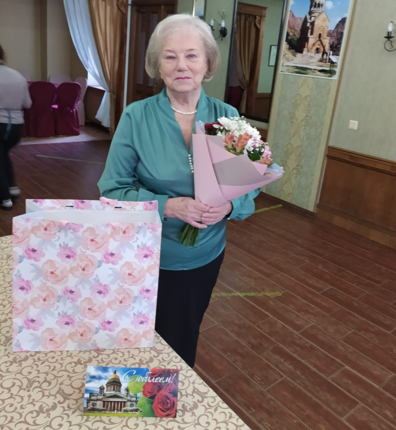 Поздравление с 80-летним юбилеем заместителя председателя Совета ветеранов № 1 муниципального образования Урицк