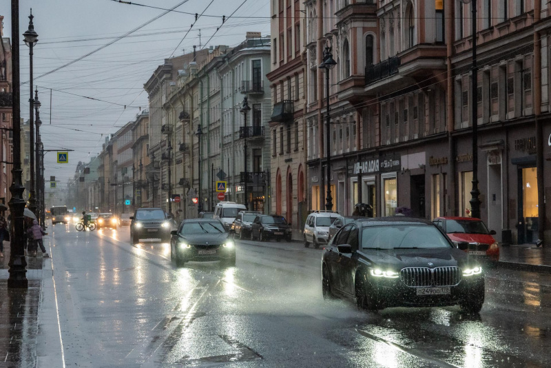 Москва готовится к рекордным осадкам, над Петербургом тот же циклон