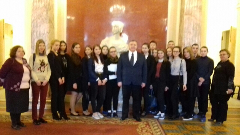 Двери городского парламента по-прежнему открыты перед молодыми