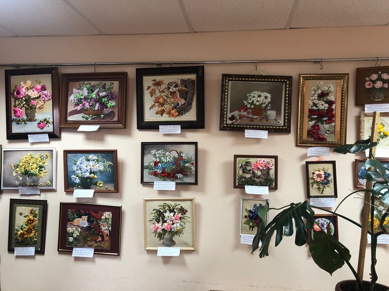 Выставка картин клуба  