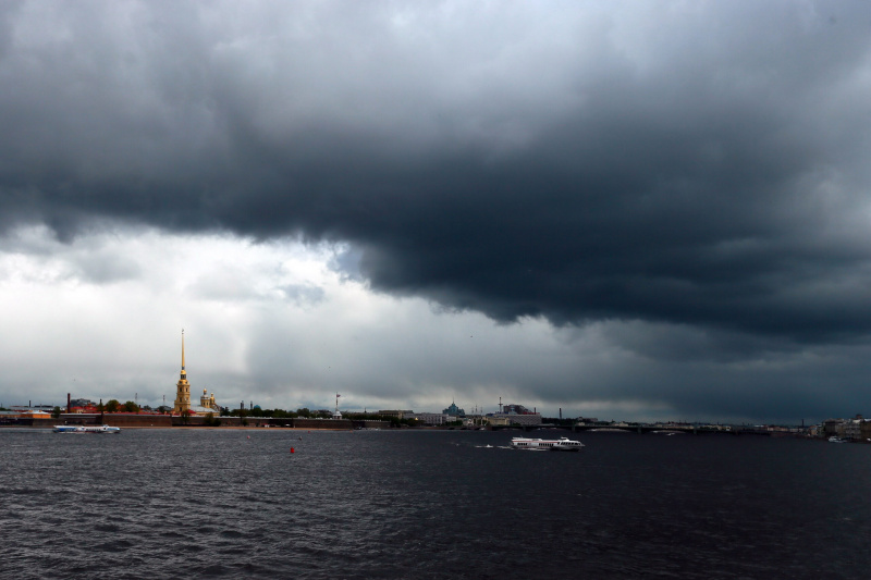 В Санкт-Петербурге с 9 июля будет действовать «желтый» уровень погодной опасности. Его ввели из-за дождей и грозы.