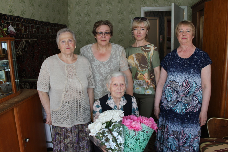 Жительницу Ульянки поздравили со 100-летним юбилеем!