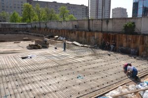 На стройплощадке по строиетльству ФОК ведутся работы